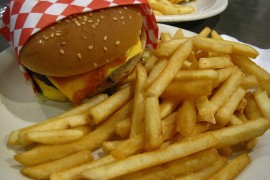 Mekdonalds će početi da prodaje veće hamburgere
