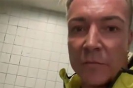 Njemački političar objavio snimak kako liže pisoar i pjeva nacističke pjesme
