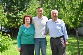 Lijepe vijesti iz Banjaluke: Unuk iznenadio baku i djeda za zlatni pir (VIDEO)