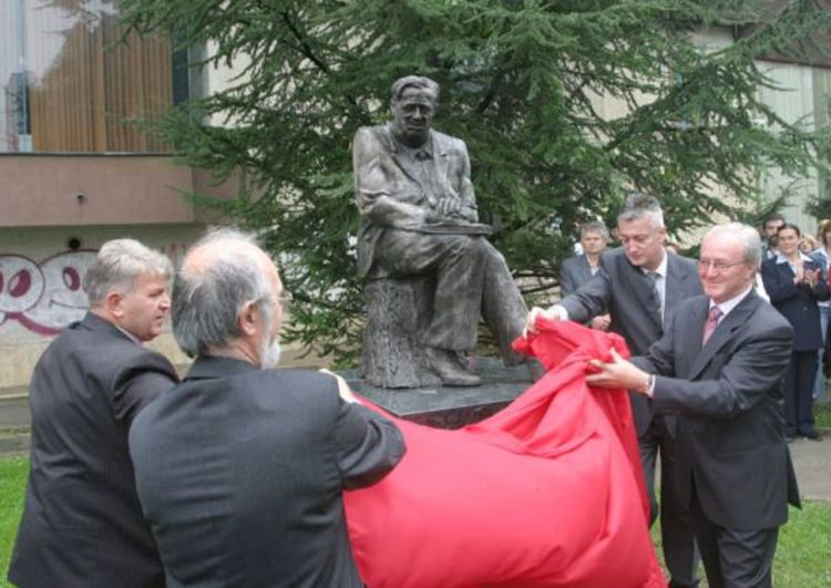 Otkriven spomenik Branku Ćopiću