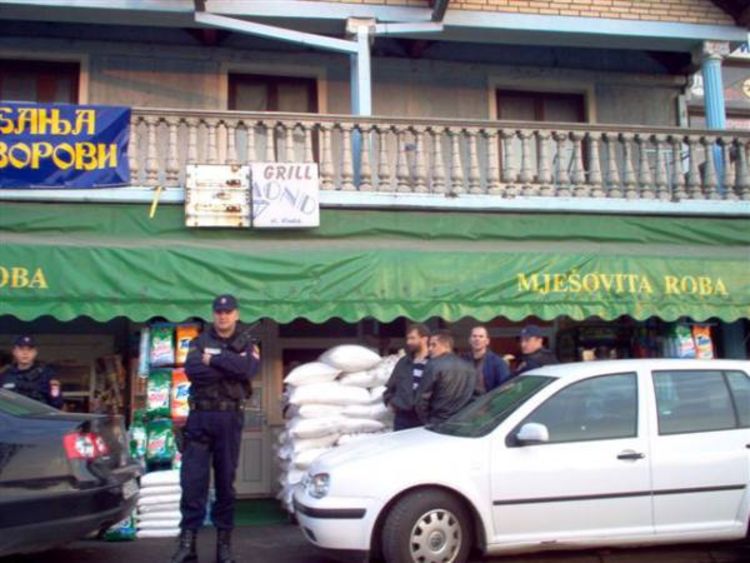 Ukupno uhapšeno 20 lica, među njima tri policajca