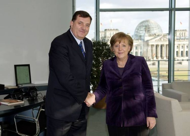 Merkelova primila Dodika