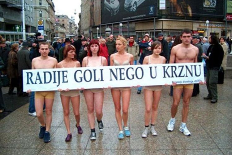 Goli aktivisti protestuju u Beogradu