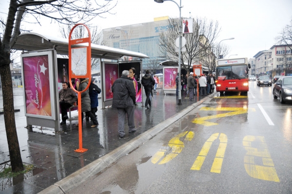 Info-displeji na autobuskim stajalištima zbog nedostatka novca na čekanju