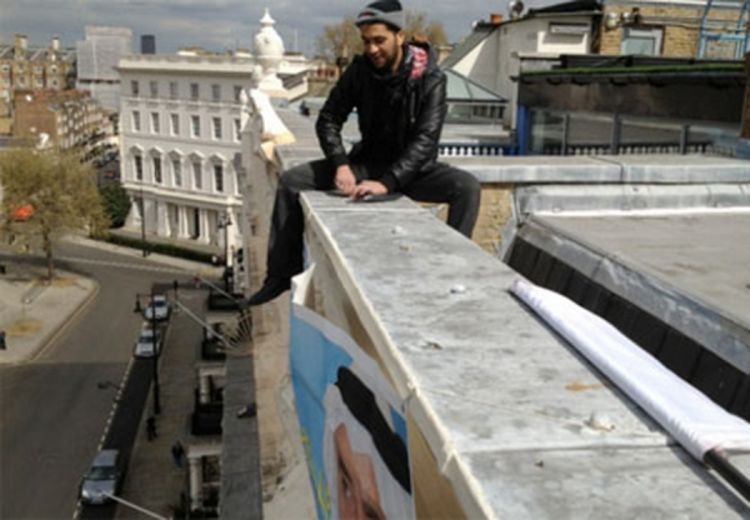 Demonstranti se popeli na krov Ambasade Bahreina u Londonu