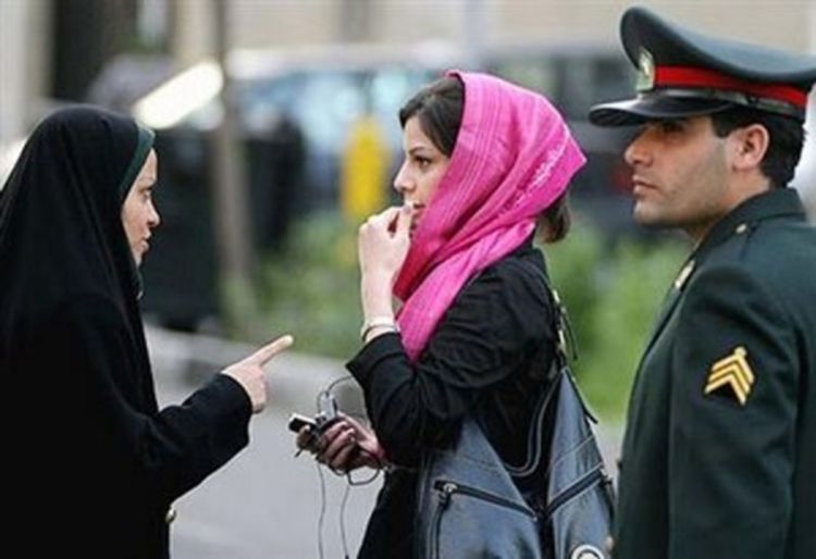 U Teheranu masovno hapse žene