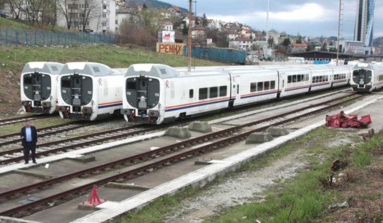 Talgo vozovi plaćeni 67 miliona evra ostaju u hangarima