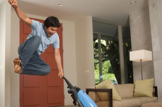 Fantastično otkriće: Muškarci koji rade kućne poslove su srećniji
