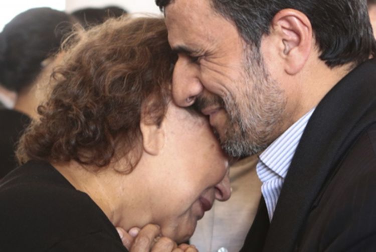 Ahmadinedžad na udaru zbog zagrljaja