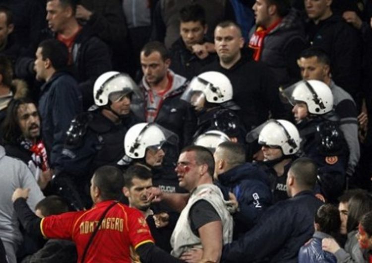 Tuča među Crnogorcima na stadionu prije utakmice sa Engleskom