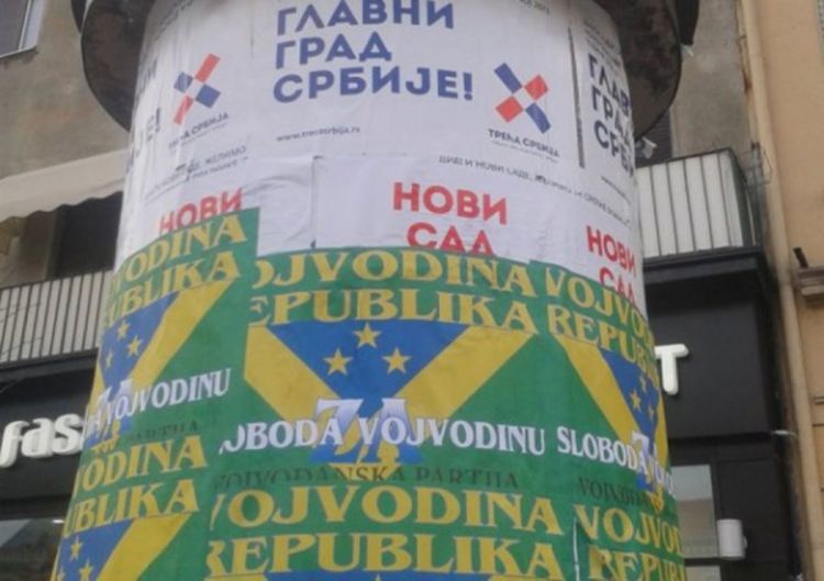 Nastavljen "rat" plakatima i grafitima u Novom Sadu