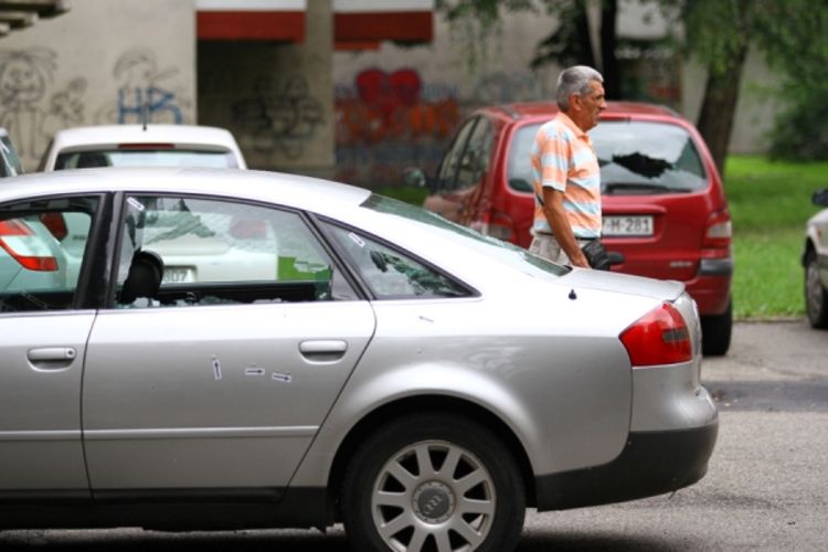 Banjaluka: Kašikara izrešetala deset vozila