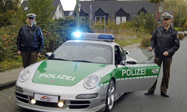 Njemačka policija zaustavila svatove i oduzela 25 vozačkih dozvola