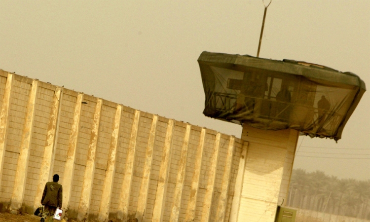 Stavljen katanac na zatvor Abu Graib
