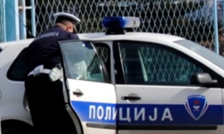Policajac suspendovan zbog lažnih pretresa