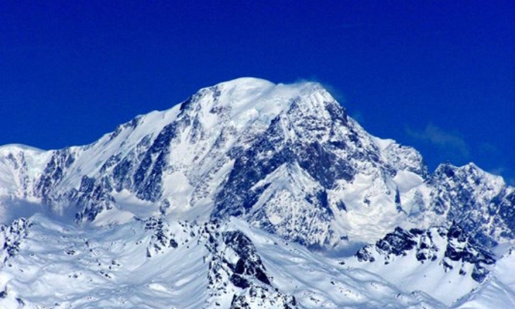 Lavina zatrpala 15 ljudi na Mont Everestu