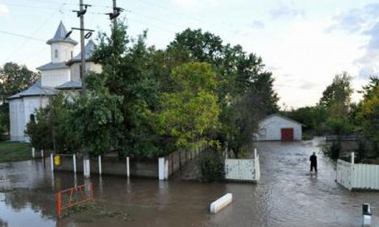 Troje mrtvih u poplavama u Rumuniji