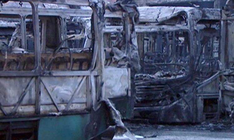 Banda zapalila 34 autobusa