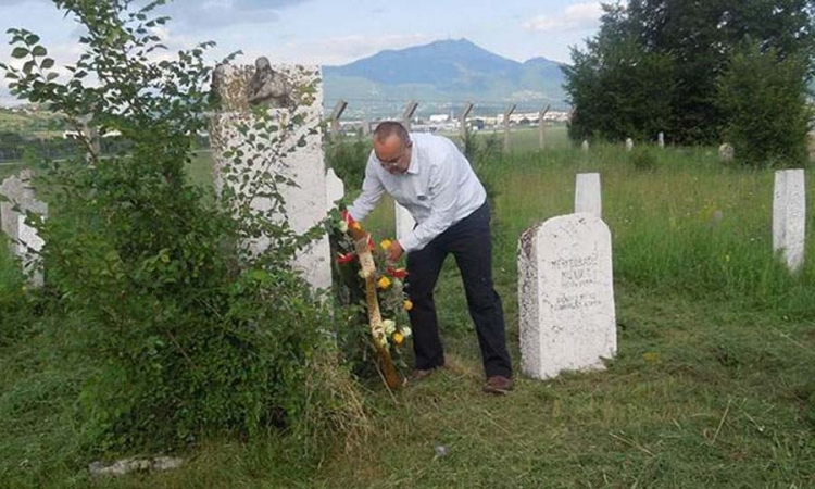 Davidović položio vijenac na grob Mehmedbašića