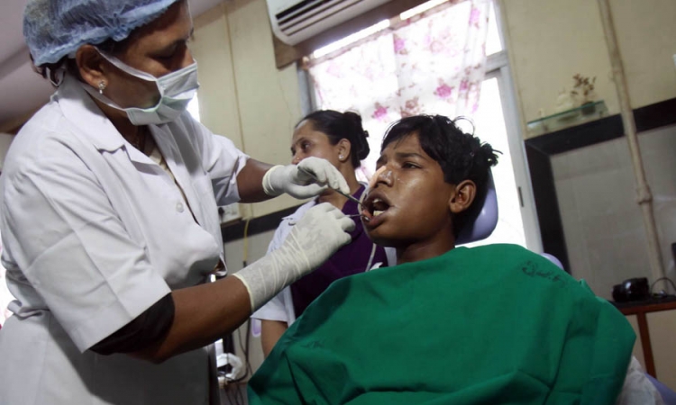Fenomen u Indiji: Mladiću izvađena 232 zuba