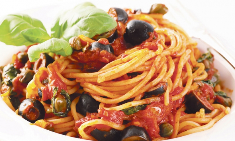 Brza večera: Špagete sa paradajzom i maslinama