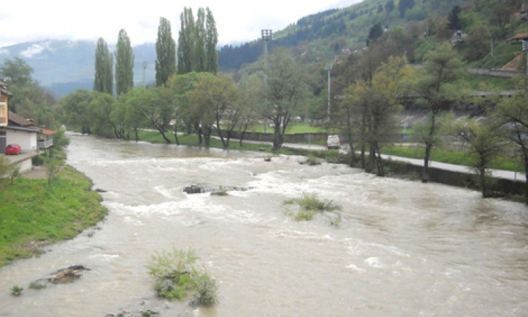 Obilne padavine mogu uzrokovati bujične poplave