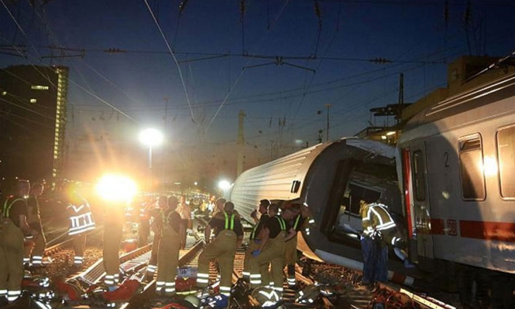 U sudaru vozova u Njemačkoj povrijeđeno 35 osoba