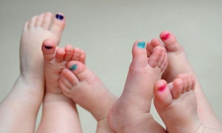 Lakiraju nokte bebama da bi ih razlikovali