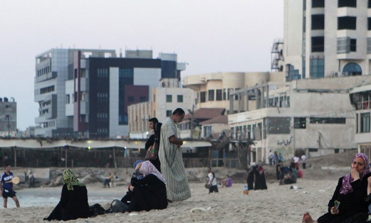 Život se vraća u Gazu: Stanovnici uživaju na plaži, djeca igraju fudbal