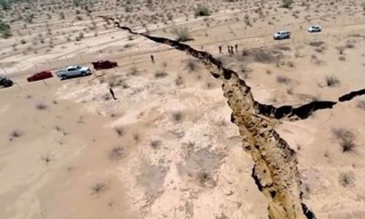 Misteriozna pukotina u Meksiku, zemlja se pocijepala na pola