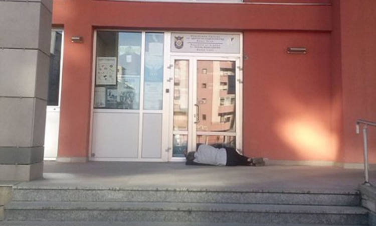 Banjalučanin odspavao pred Centrom za socijalni rad