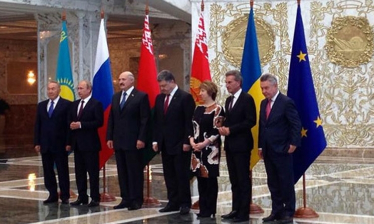 Putin i Porošenko se rukovali na početku sastanka