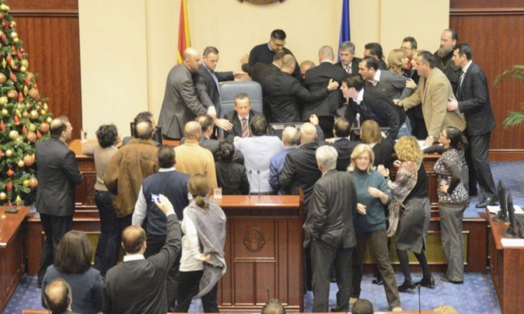 Potukli se poslanici u makednonskom Sobranju