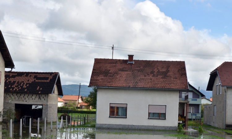 Zaplavljeno više naselja u Prijedoru