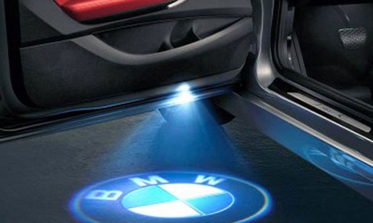 Svjetlo u vratima BMW-a koje podsjeća da ste uspjeli u životu