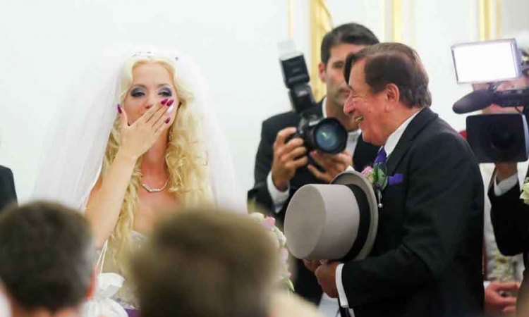 Austrijski milijarder oženio 57 godina mlađu "Playboyjevu" zečicu