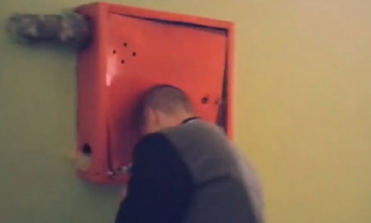 Učenik glavom uništio hidrant u zeničkoj školi 