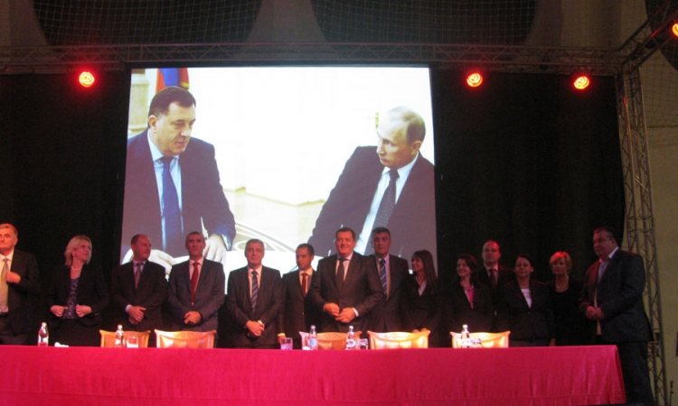 Dodik: Naši kandidati su udarna pesnica RS