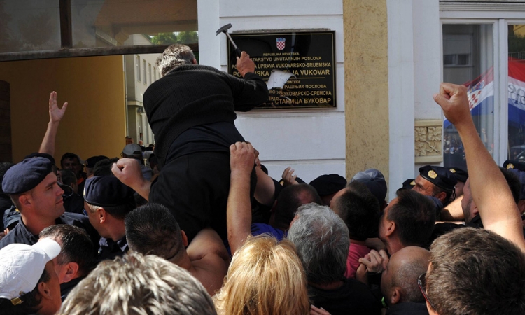 U Vukovaru poskidali sve dvojezične table, ima uhapšenih