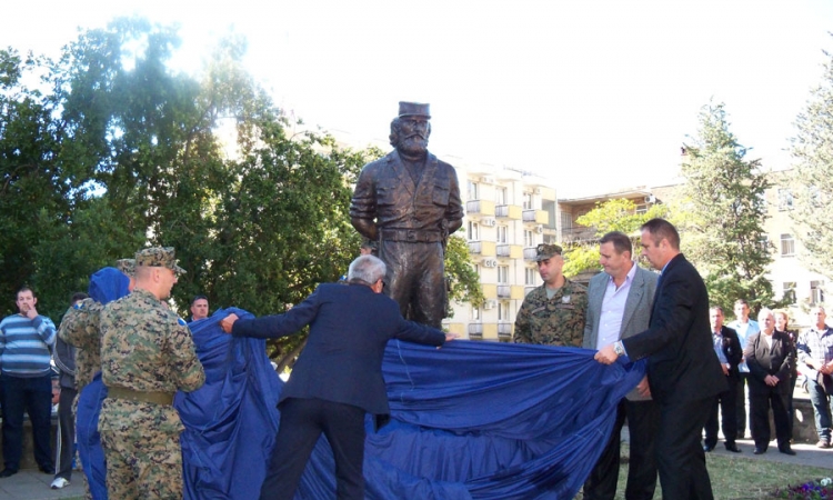 Otkriven spomenik trebinjskom vojvodi Nedeljku Vidakoviću