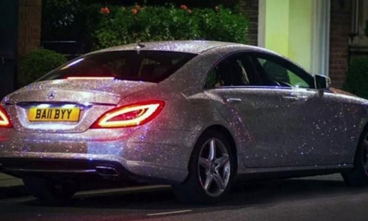 Prekrila Mercedes sa milion Swarovski kristala