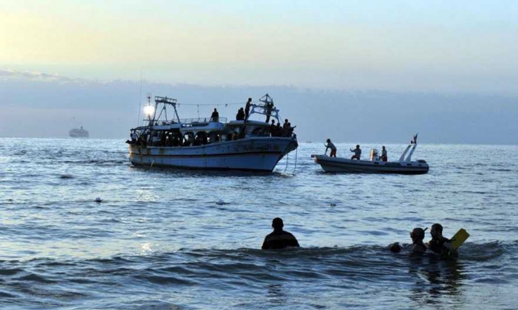 Utopilo se deset migranata