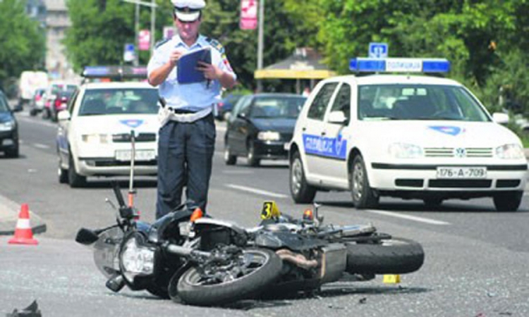 Poginuli motociklista i njegova saputnica    