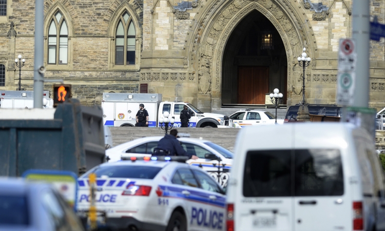 Policija ubila napadača koji je upao u kanadski parlament i pucao
