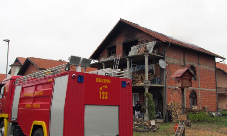 Izgorio krov porodične kuće u Bijeljini
