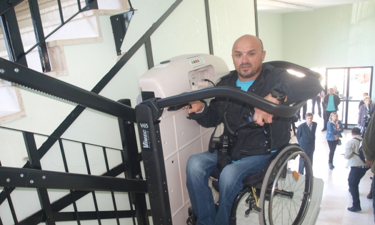 Kulturni centar dobio lift za invalide