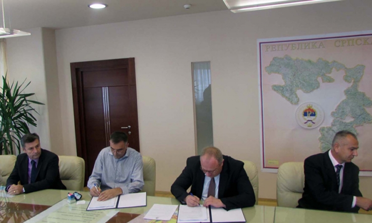Potpisani ugovori o sanaciji ambulanti u Doboju i Derventi