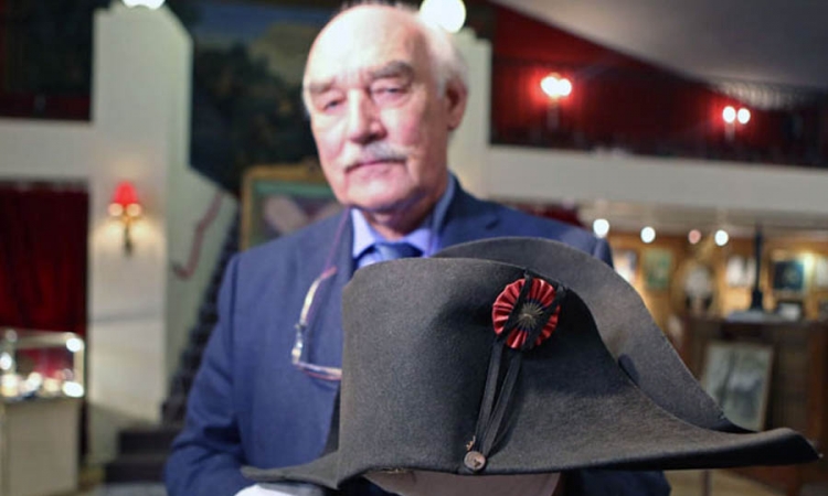 Napolenov dvorogi šešir na aukciji