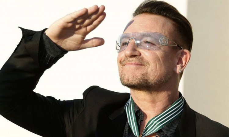  Bono za dlaku izbjegao avionsku nesreću