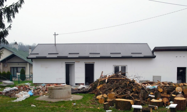Počela rekonstrukcija škole u Petrovu